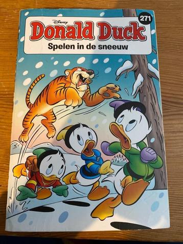 Donald Duck spelen in de sneeuw 