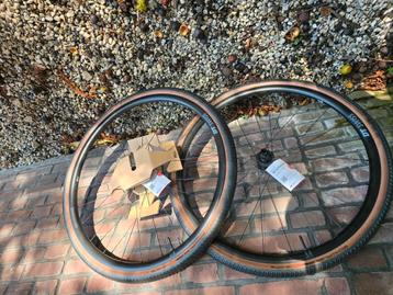 DT Swiss Gravel ln nieuwe wielset met banden beschikbaar voor biedingen