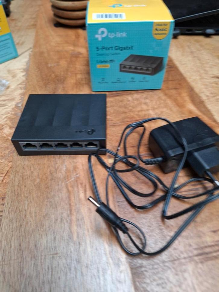 TP-link 5 port gigabit switch 6 stuks Ls1005G, Computers en Software, Netwerk switches, Zo goed als nieuw, Ophalen of Verzenden