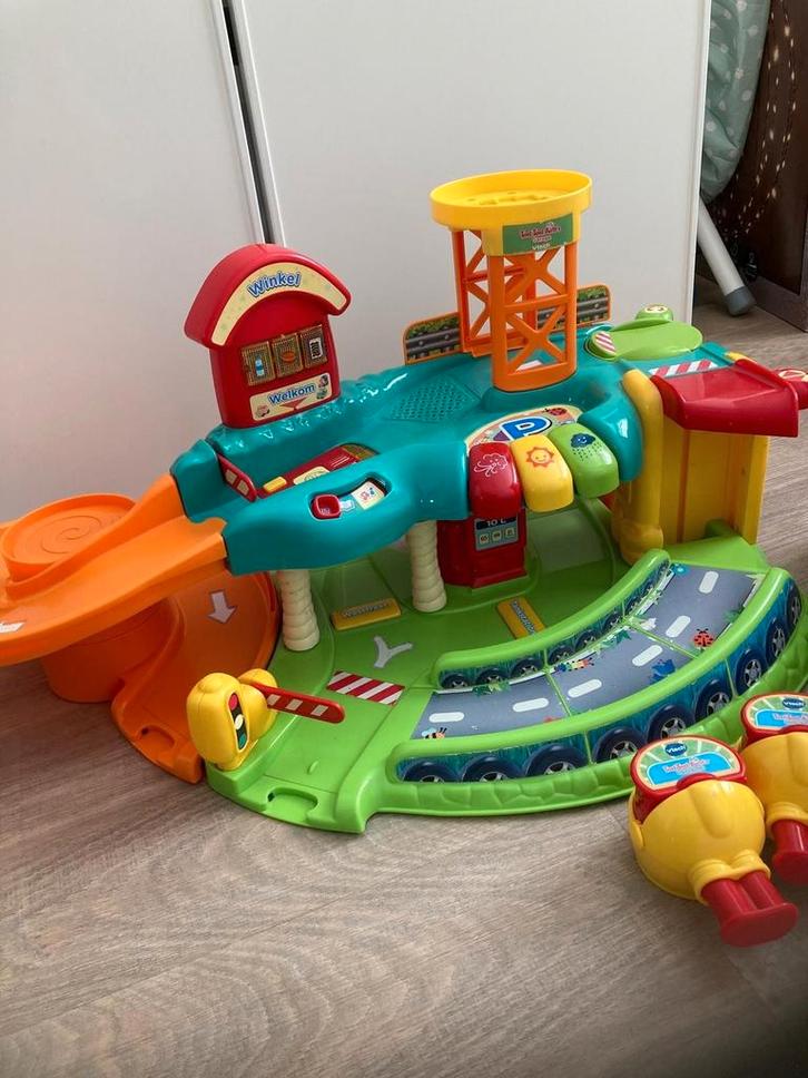 Toet toet auto's garage inclusief schoenendoos vol wegdelen, Kinderen en Baby's, Speelgoed | Vtech, Zo goed als nieuw, 2 tot 4 jaar