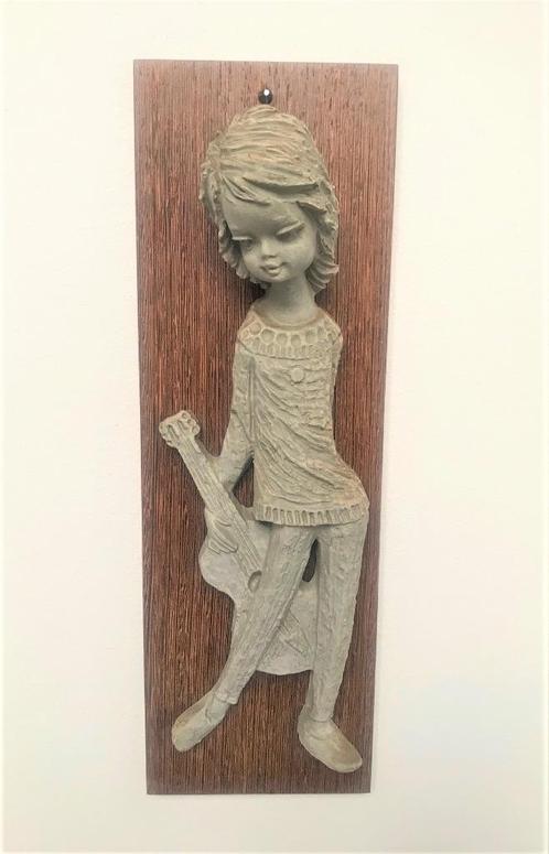 Vintage muurbeeld meisje met gitaar, Antiek en Kunst, Antiek | Keramiek en Aardewerk, Ophalen of Verzenden
