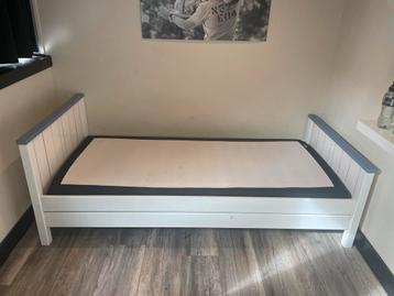 Jongenskamer set - Bed, bureau en kast beschikbaar voor biedingen