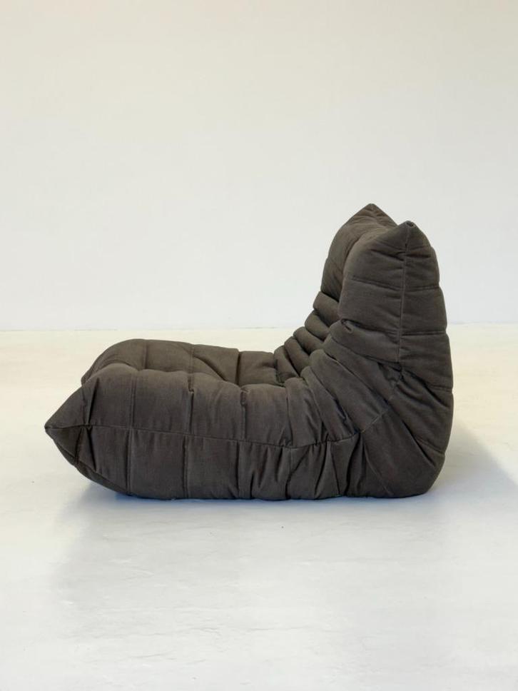 Ligne Roset Togo 1-zits in taupe velvet, Huis en Inrichting, Fauteuils, Zo goed als nieuw, Stof, 75 tot 100 cm, Ophalen