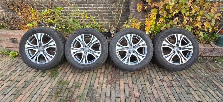Winterbanden Toyota CHR, Auto-onderdelen, Banden en Velgen, Banden en Velgen, Winterbanden, 17 inch, 235 mm, Gebruikt, Ophalen