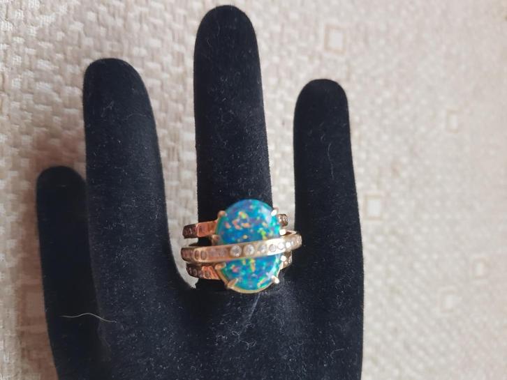 14 krt geelgouden designring met harlekijn opaal en briljant, Sieraden, Tassen en Uiterlijk, Ringen, Nieuw, Dame, Kleiner dan 17