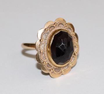 Antieke 14 karaat gouden ring met granaat steen beschikbaar voor biedingen