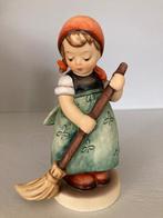 Hummeltje 'Little sweeper', Verzamelen, Beelden en Beeldjes, Ophalen of Verzenden, Zo goed als nieuw, Hummel