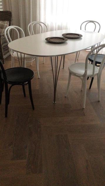 witte eettafel tafel Superellipse Arne Jacobsen Fritz Hansen beschikbaar voor biedingen