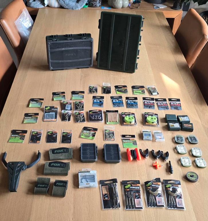 17# - 2x Fox tacklebox met inhoud, Watersport en Boten, Hengelsport | Karpervissen, Zo goed als nieuw, Overige typen, Ophalen of Verzenden