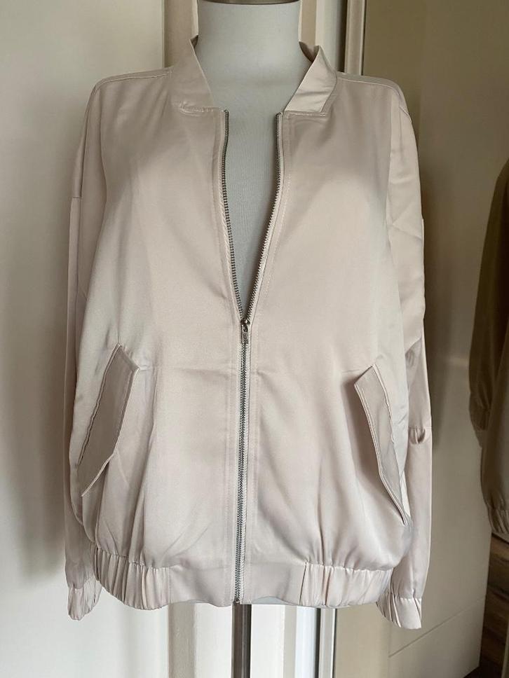 bomberjasje/vestje  Freequent XL 42/44 creme NIEUW, Kleding | Dames, Jasjes, Kostuums en Pakken, Nieuw, Jasje, Maat 42/44 (L)