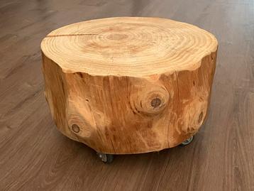 Boomstam-Tafel 4 Wieltjes Bijzettafel Rond Hout Plantentafel beschikbaar voor biedingen