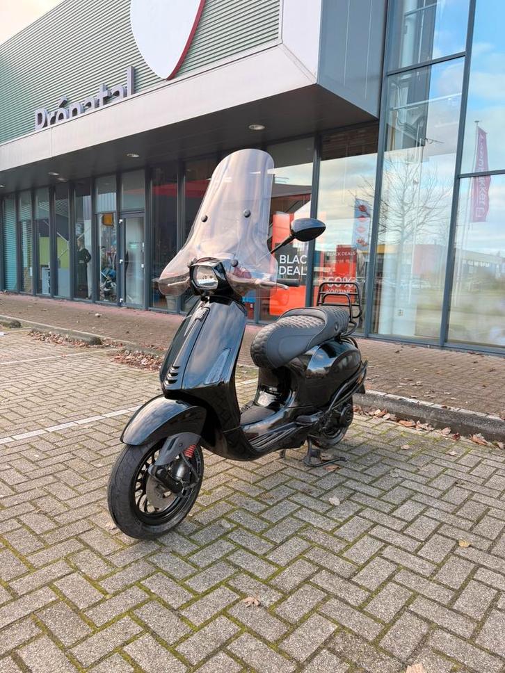Vespa Sprint - full option - 2019 - 5500KM, Fietsen en Brommers, Scooters | Vespa, Nieuw, Ophalen
