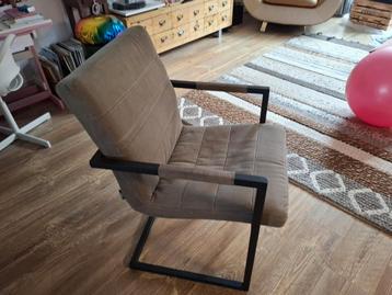 Elegante eetkamerstoel - multifunctioneel beschikbaar voor biedingen