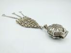 Zilveren poederdoos met hangers, India, Verzenden, Zilver