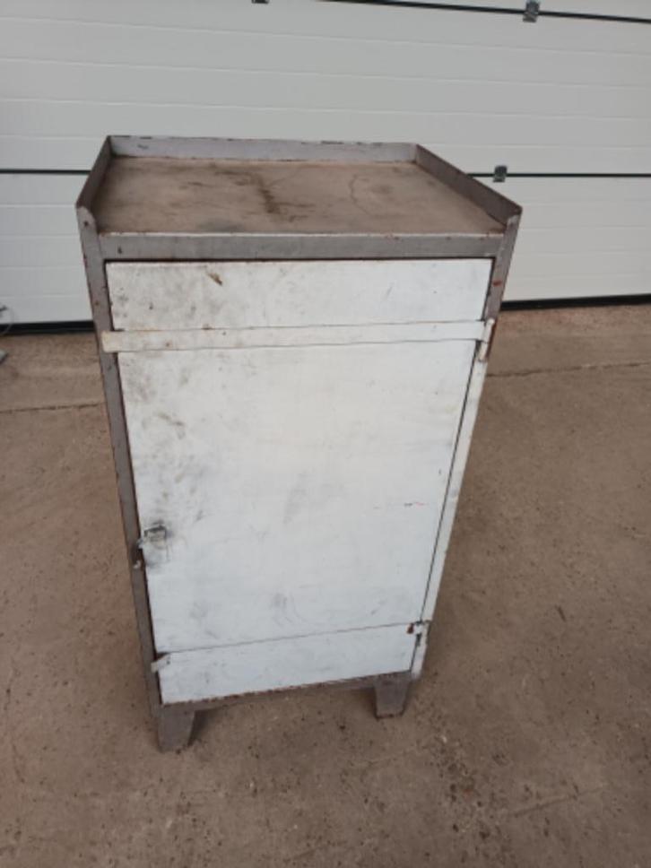 Stoer industrieel stalen kastje, Huis en Inrichting, Kasten | Overige, Zo goed als nieuw, Ophalen