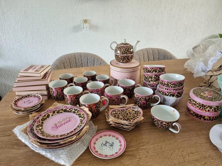 Nieuw complete little diva servies, Huis en Inrichting, Keuken | Servies, Nieuw, Overige stijlen, Porselein, Ophalen