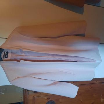 Mooie tussenjas beschikbaar voor biedingen