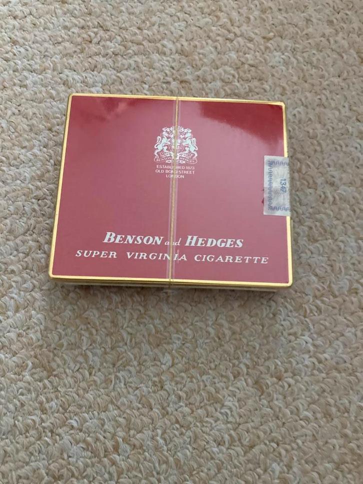 Blikje Benson and Hedges super virginia cigarette, cellofaan, Verzamelen, Rookartikelen, Aanstekers en Luciferdoosjes, Nieuw, Tabaksdoos of Verpakking