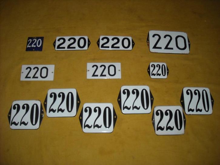 oud emaille huisnummer 220 ook 221 222 223 224 225 226 227 1, Antiek en Kunst, Antiek | Emaille, Ophalen of Verzenden