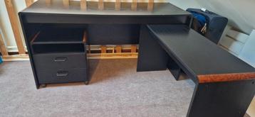 Bureau 2x, boekenkast en ladekastje verrijdbaar beschikbaar voor biedingen