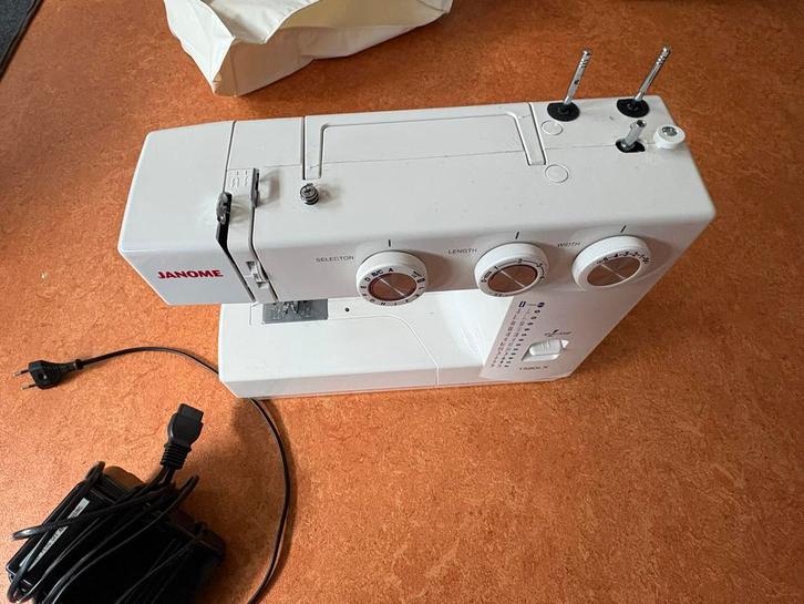 Janome 1580LX Naaimachine - Perfect voor Beginners!, Hobby en Vrije tijd, Naaimachines en Toebehoren, Gebruikt, Naaimachine, Janome