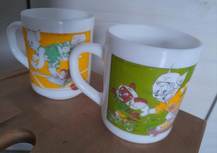 retro kinderbekers vintage mokken bekers Tom en Jerry Dixan, Huis en Inrichting, Keuken | Servies, Gebruikt, Kop(pen) en/of Schotel(s)