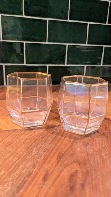 Drinkglazen met gouden rand beschikbaar voor biedingen