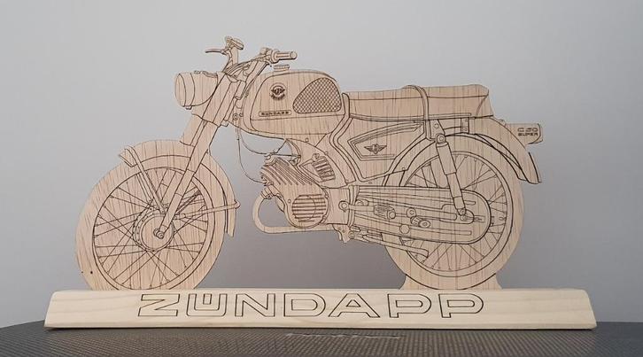 thema silhouet met een Zundapp c50 hoge tank gelaserd, Huis en Inrichting, Woonaccessoires | Klokken, Nieuw, Ophalen of Verzenden