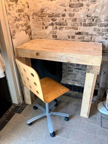 Bureau | Sloophout | met Stoel en stalen locker beschikbaar voor biedingen
