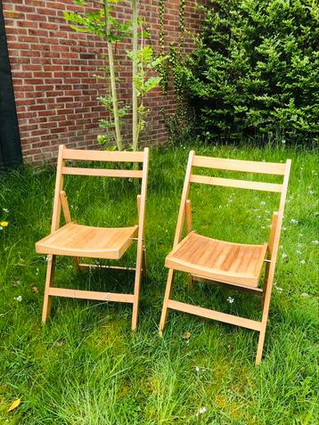 Vintage eiken klapstoel beschikbaar voor biedingen