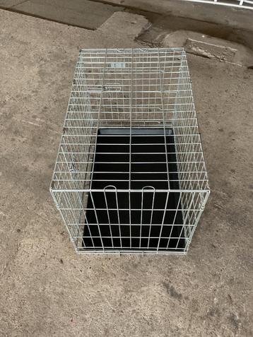 Diverse benches + varikennel te koop beschikbaar voor biedingen