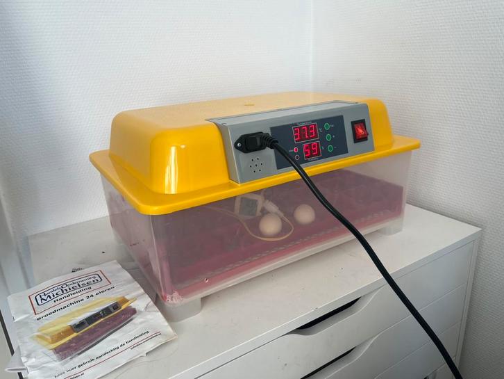 Broedmachine volautomatisch 24 eieren, Dieren en Toebehoren, Pluimvee | Toebehoren, Zo goed als nieuw, Broedmachine, Ophalen