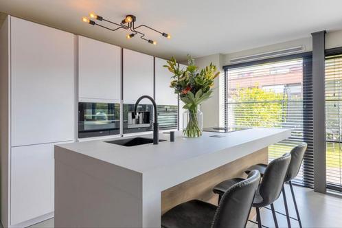Luxe keuken: eiland, 5 hoge kasten | Kitchen with island, Huis en Inrichting, Keuken | Complete keukens, Zo goed als nieuw, Ophalen