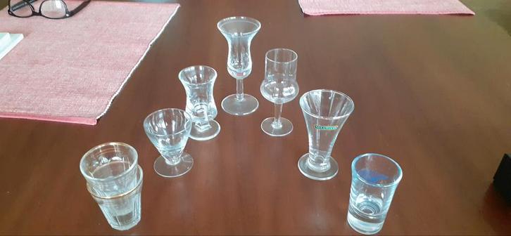 8 Borrelglaasjes in een koop, Verzamelen, Glas en Borrelglaasjes, Overige typen, Ophalen of Verzenden