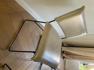 Eetkamer stoelen leer beschikbaar voor biedingen