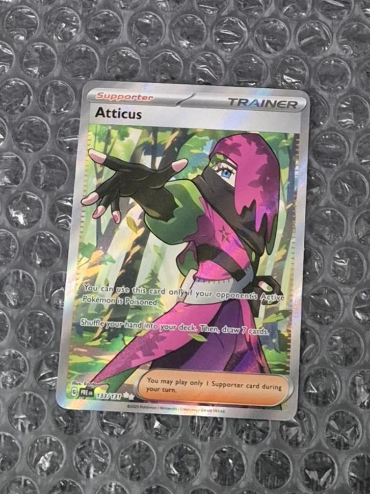 Atticus 133/131 Prismatic Evolutions PRE Scarlet & Violet, Hobby en Vrije tijd, Verzamelkaartspellen | Pokémon, Zo goed als nieuw