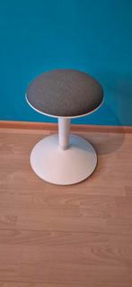 Grijze IKEA kruk met witte voet, Ophalen