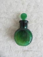 Antiek groen glazen apothekers medicijn flesje met inhoud, Antiek en Kunst, Antiek | Glas en Kristal, Verzenden