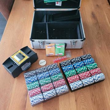 Pokerset met 600 fiches + extra's! Blackjack koffer z.g.a.n.