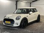Mini Mini 1.5 Cooper Pepper Serious Business 136PK 4-2017 2e, Auto's, Voorwielaandrijving, Gebruikt, 4 stoelen, Bedrijf