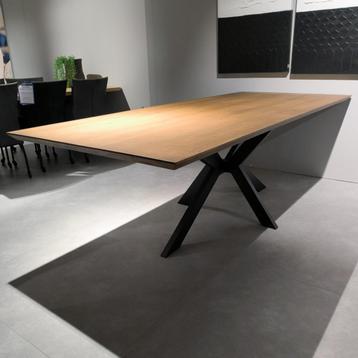 Inhouse Eettafel Batoli Eikenhout Zwart Metalen Poot beschikbaar voor biedingen