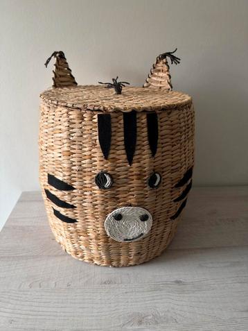 Rieten zebra mand. 40cm hoog beschikbaar voor biedingen
