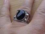 zilveren ring met zwarte steen [312], Verzenden, Zo goed als nieuw, 17 tot 18, Dame