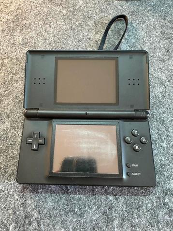 Nintendo DS Lite Zwart + Oplader, Beschermhoes & Games beschikbaar voor biedingen