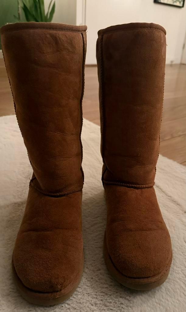 UGG Classic Tall laarzen, Kleding | Dames, Schoenen, Gedragen, Hoge laarzen, Beige, Ophalen of Verzenden