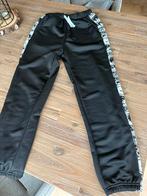 Zwarte joggingbroek met anime print - Shein maat 158/164, Broek, Shein, Nieuw, Ophalen of Verzenden