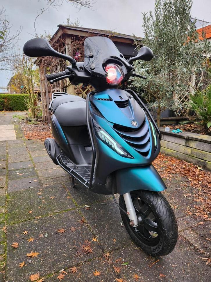Piaggio Zip BROM 7500km! (Scooter brommer geel kenteken), Fietsen en Brommers, Brommeronderdelen | Scooters, Zo goed als nieuw