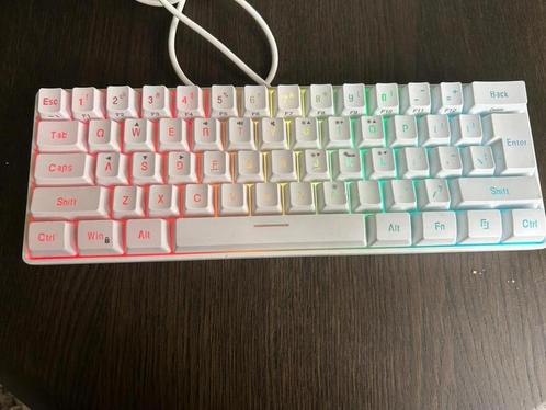 MGM gaming Toetsenbord model v700 RGB, Computers en Software, Toetsenborden, Zo goed als nieuw, Qwerty, Bedraad, Gaming toetsenbord