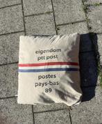 Kussen met postzak opdruk 45x45 cm, Huis en Inrichting, Woonaccessoires | Kussens, Ophalen of Verzenden, Zo goed als nieuw, Beige