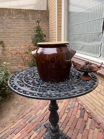 Brocante grespot beschikbaar voor biedingen